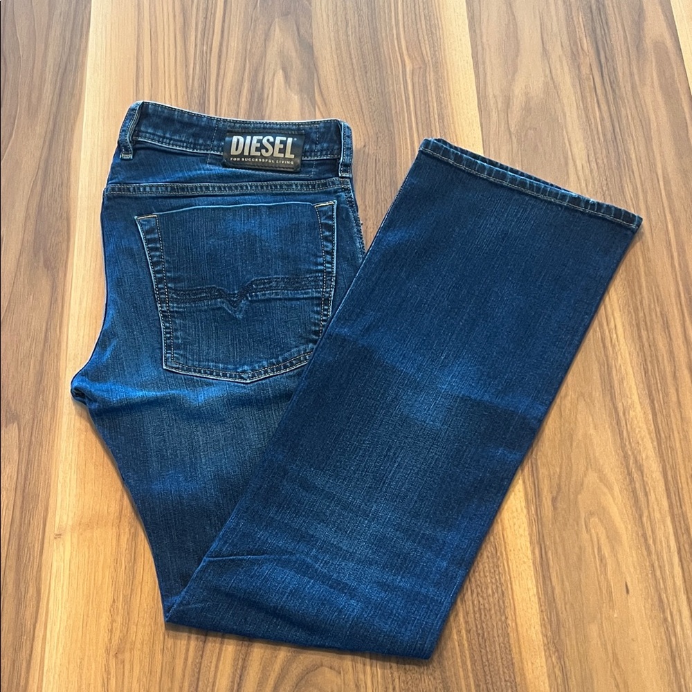 Diesel Men's Zatiny Dark Blue Bootcut Jeans, size 30x 32.